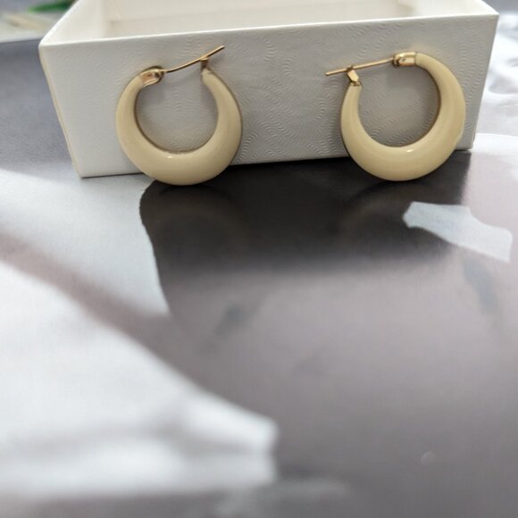 Hoops Enamel Small Pierced Vintage Cream Gold finish 1970s - Picture 4 of 7